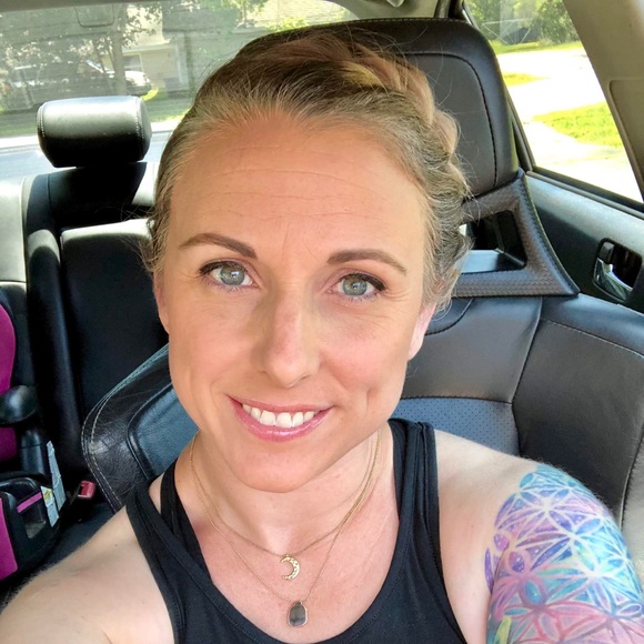 Meet your Posher, Jacinda - Picture 1 of 1